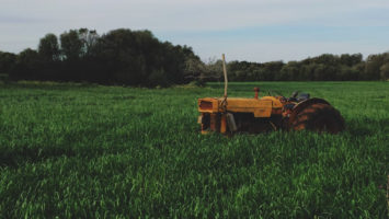 Poľnohospodárske a stavebné stroje pre farmárov: typy a využitie
