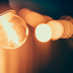 Rozdiel medzi žltým a bielym svetlom